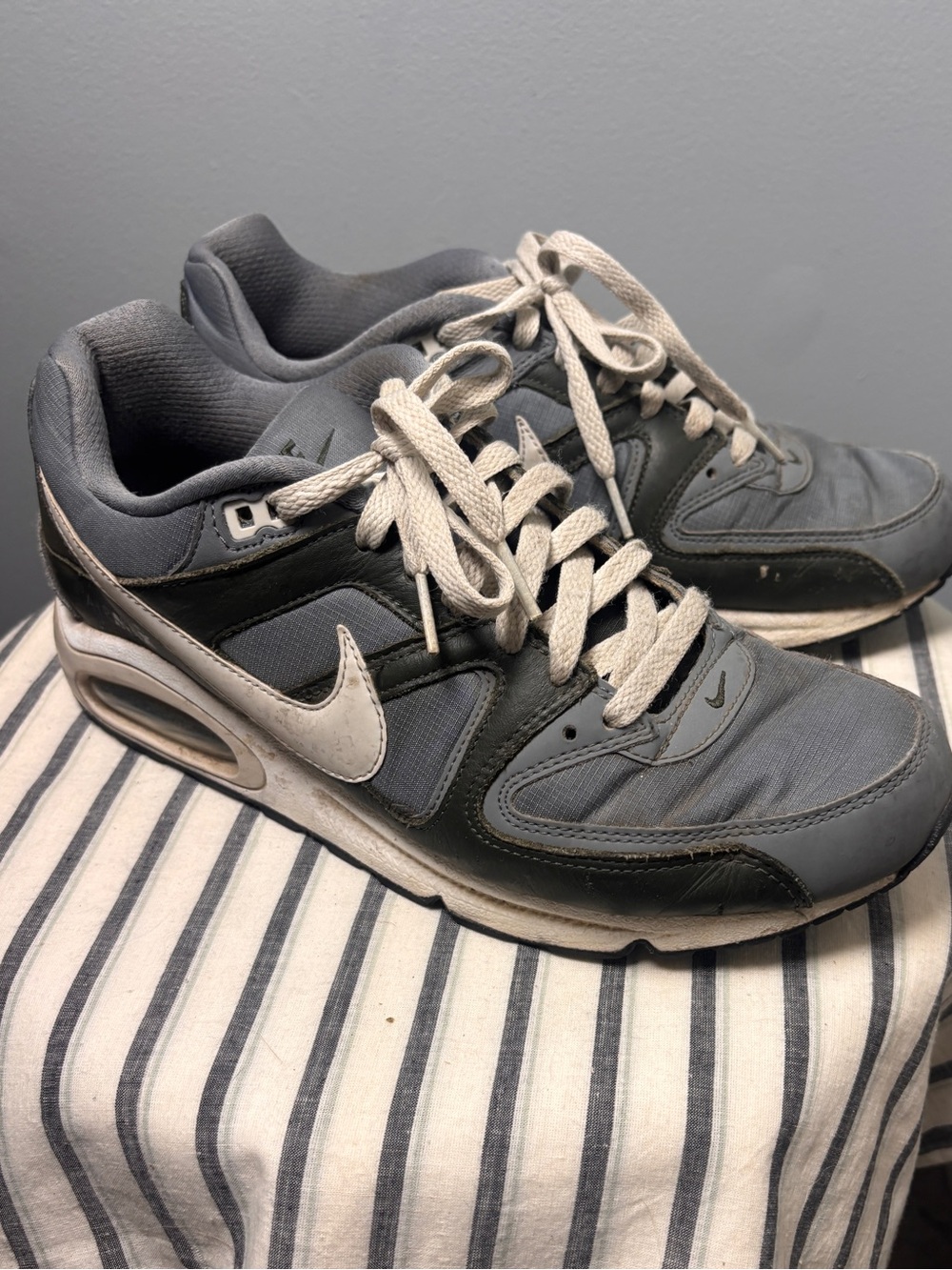 Nike Air Max Command men’s size 9.5US